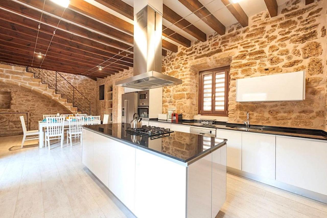 Casa Sa Pedra, En El Centro Historico De Alcudia Villa Bagian luar foto