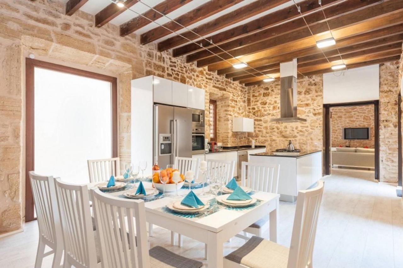 Casa Sa Pedra, En El Centro Historico De Alcudia Villa Bagian luar foto