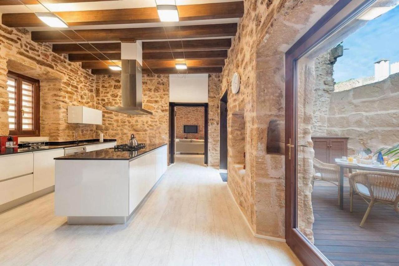 Casa Sa Pedra, En El Centro Historico De Alcudia Villa Bagian luar foto